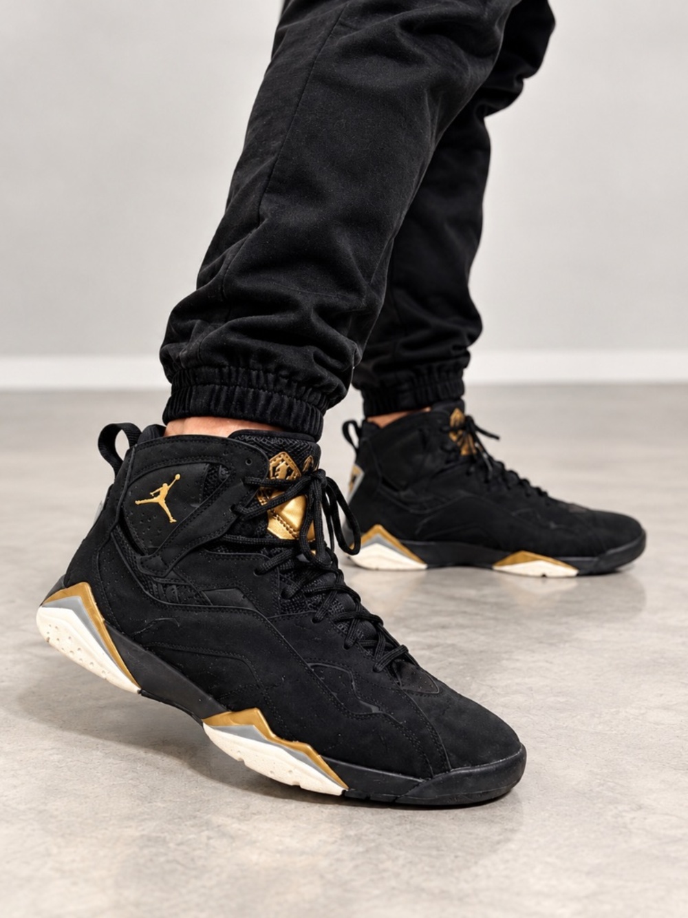 Jordan Men's True Flight Black Metalic Gold 342964-070 Size 13